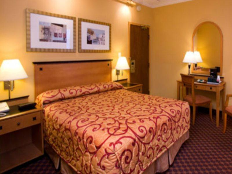 Howard Johnson By Wyndham Vancouver Downtown Dış mekan fotoğraf
