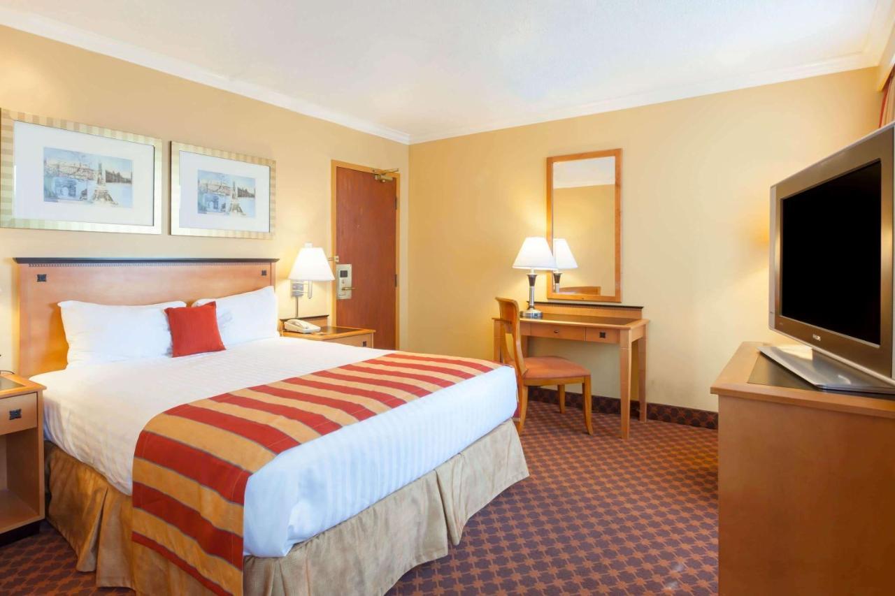 Howard Johnson By Wyndham Vancouver Downtown Dış mekan fotoğraf