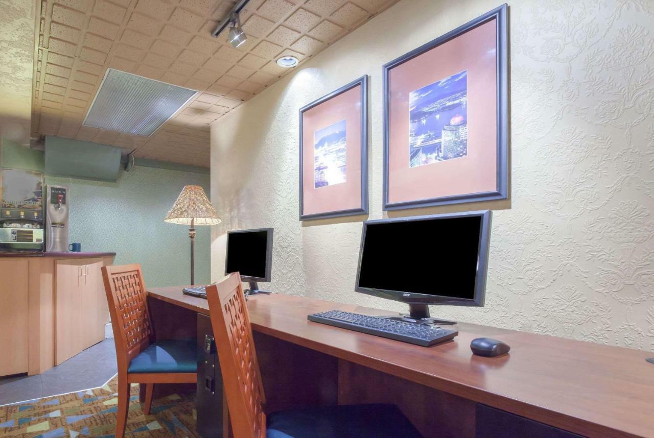 Howard Johnson By Wyndham Vancouver Downtown Dış mekan fotoğraf